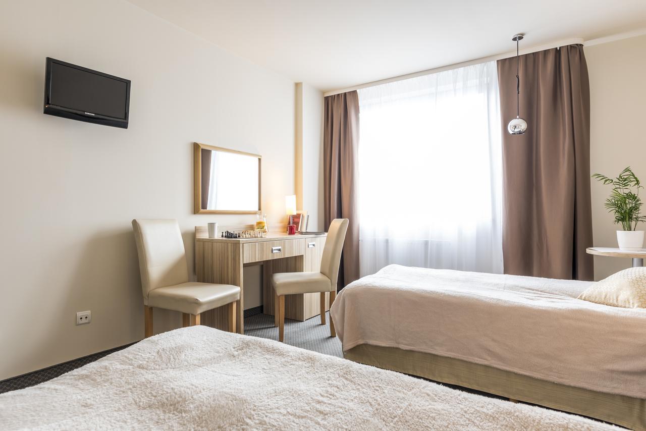 Willa Wiosenna Otel Ozarow Mazowiecki Dış mekan fotoğraf