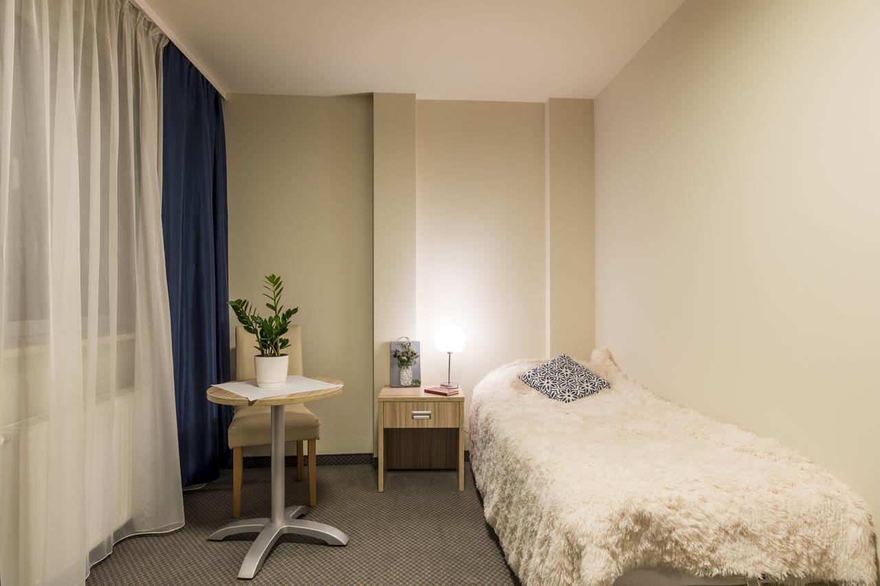 Willa Wiosenna Otel Ozarow Mazowiecki Dış mekan fotoğraf