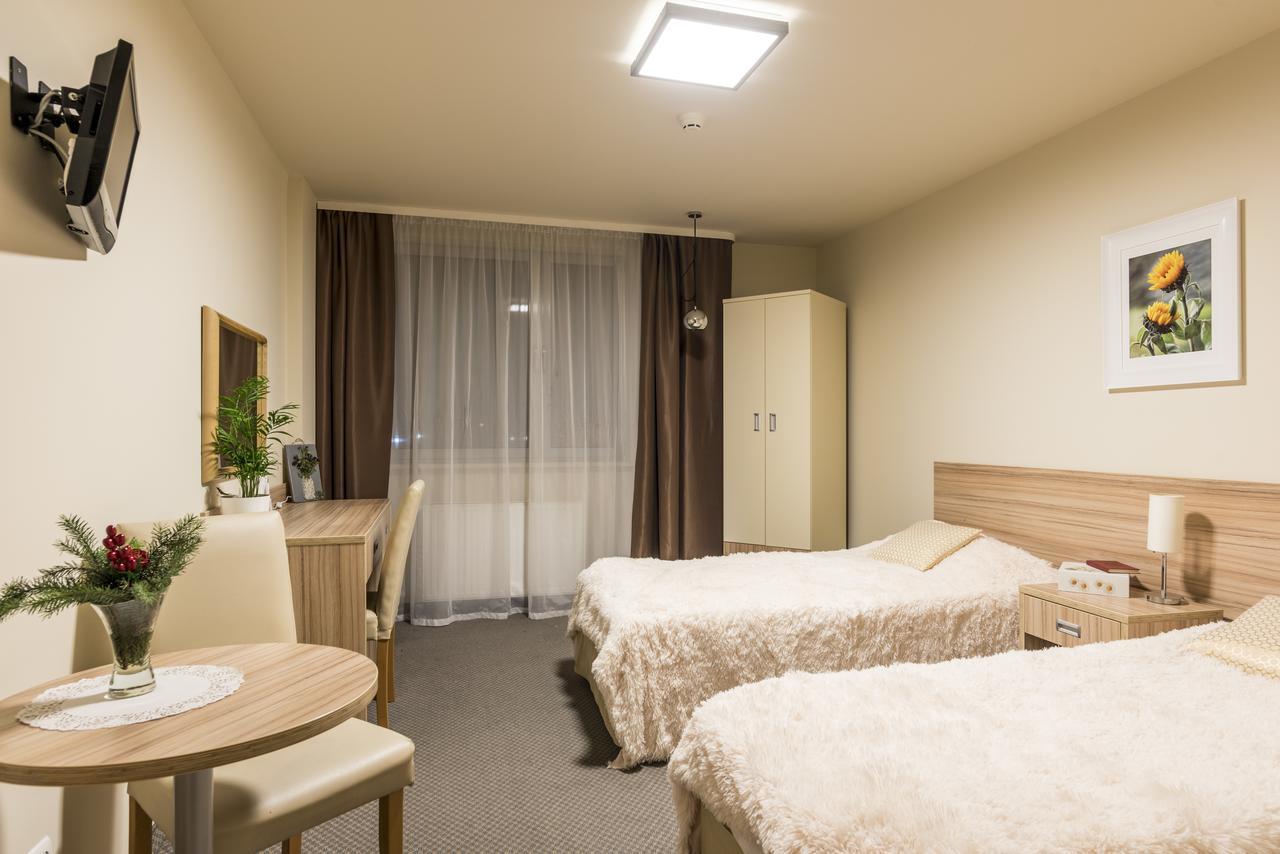 Willa Wiosenna Otel Ozarow Mazowiecki Dış mekan fotoğraf