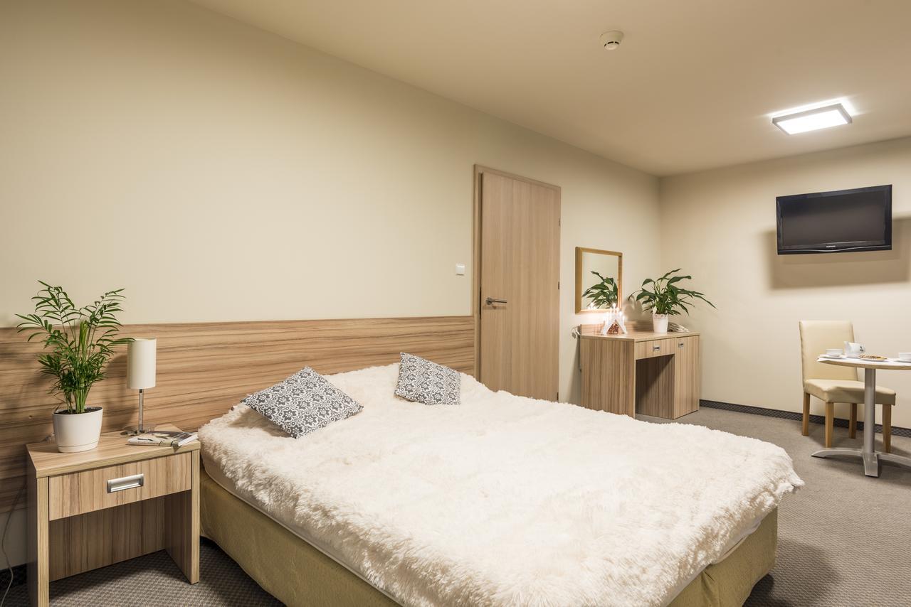 Willa Wiosenna Otel Ozarow Mazowiecki Dış mekan fotoğraf
